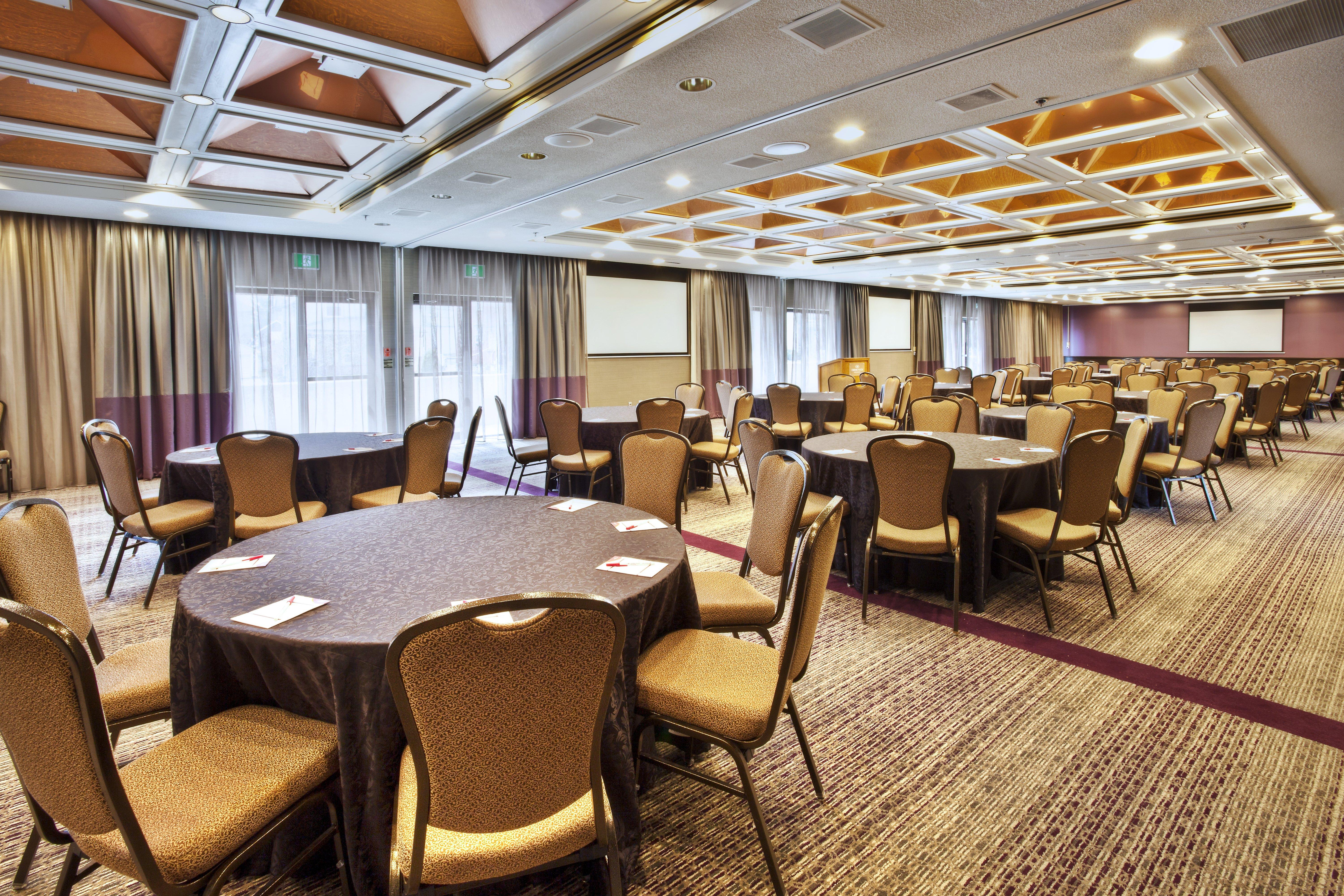 Hotel Crowne Plaza Kitchener-Waterloo By Ihg Exterior foto